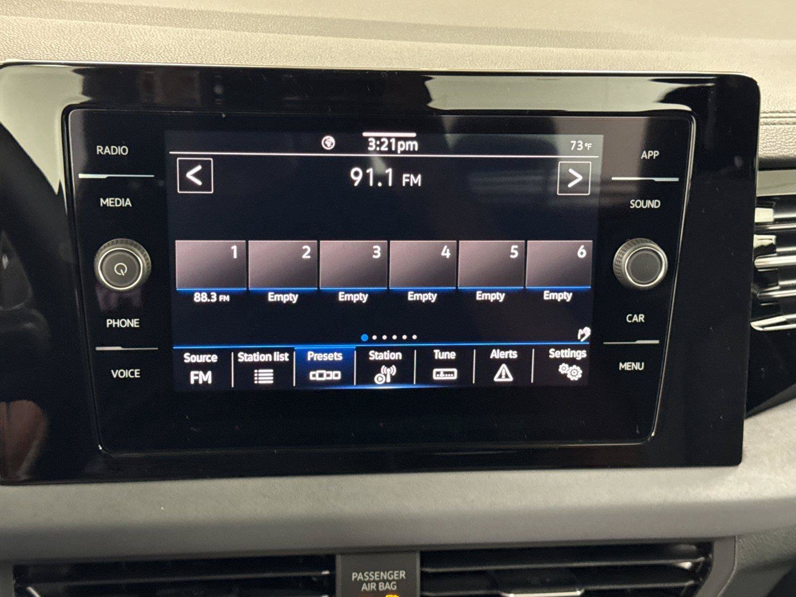New 2026 Volkswagen Jetta SE w/ Black Wheel Package FWD image 16