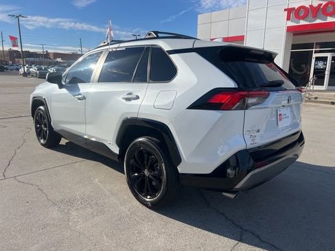 Used 2023 Toyota RAV4 SE image 7