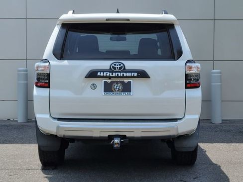 Used 2018 Toyota 4Runner TRD Off-Road Premium AWD/4WD image 10