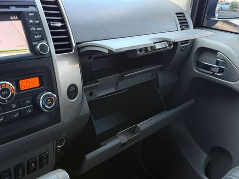 Used 2013 Nissan Frontier SL w/ Moonroof Pkg AWD/4WD image 57