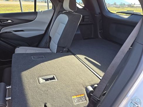 Used 2021 Chevrolet Equinox LT w/ Driver Convenience Package image 17