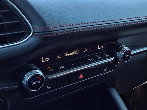 Certified 2025 MAZDA MAZDA3 Carbon image 11