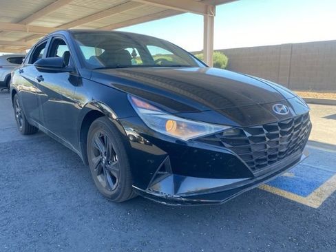 Used 2023 Hyundai Elantra SEL w/ Preferred Accessory Package image 4