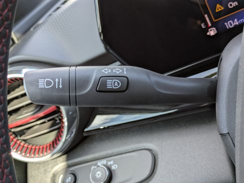 New 2025 Chevrolet Trax RS w/ Sunroof Package image 17