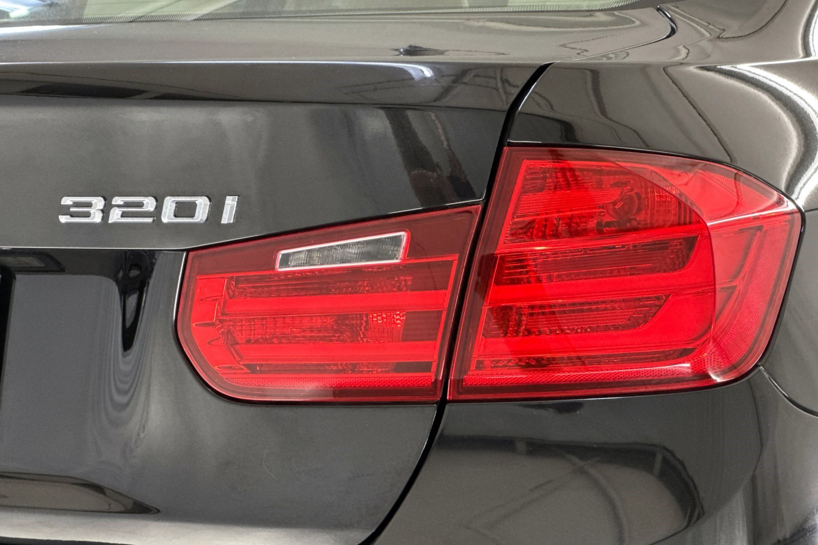 Used 2013 BMW 320i Sedan RWD image 28