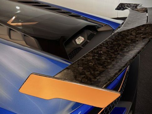 Used 2021 Lamborghini Huracan EVO image 19