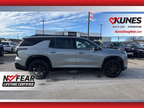 Used 2025 Chevrolet Traverse RS image 13