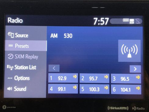 Used 2021 Toyota Highlander XLE FWD image 25
