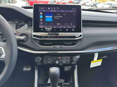 New 2026 Jeep Compass Latitude image 13