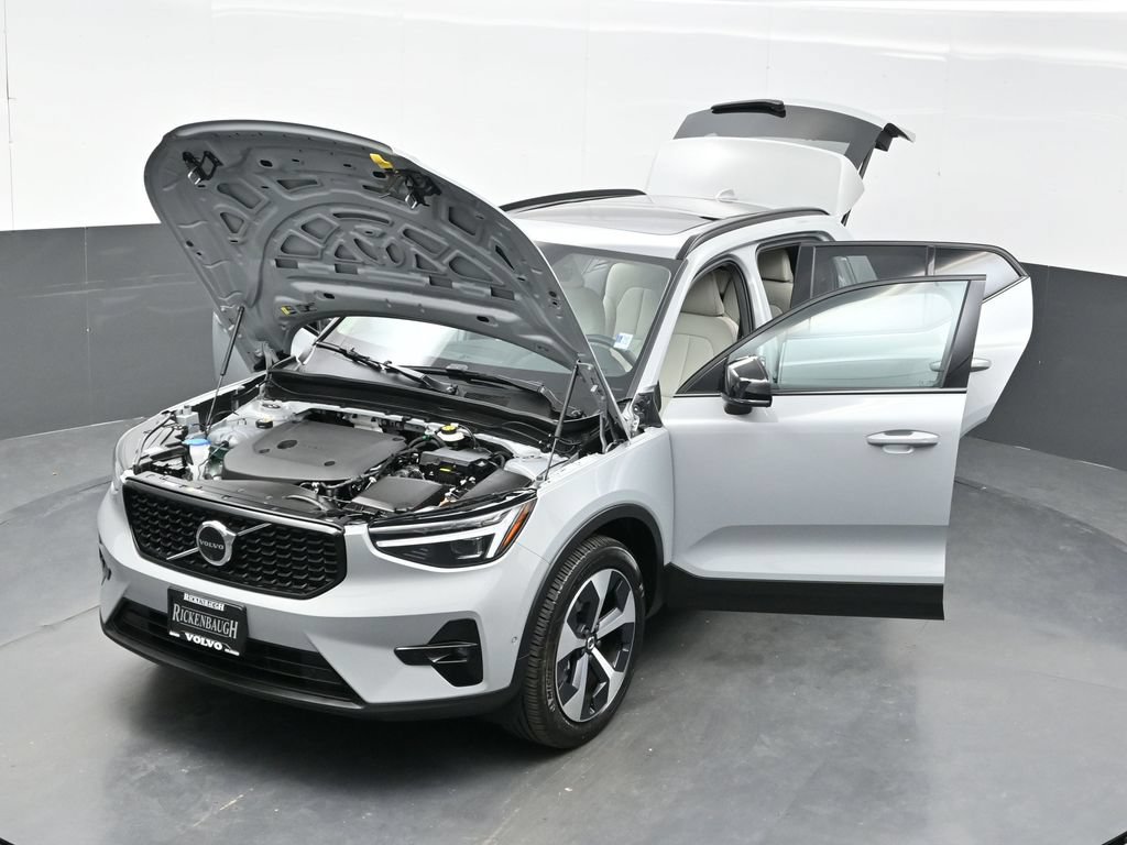 Used 2026 Volvo XC40 B5 Plus AWD/4WD image 42