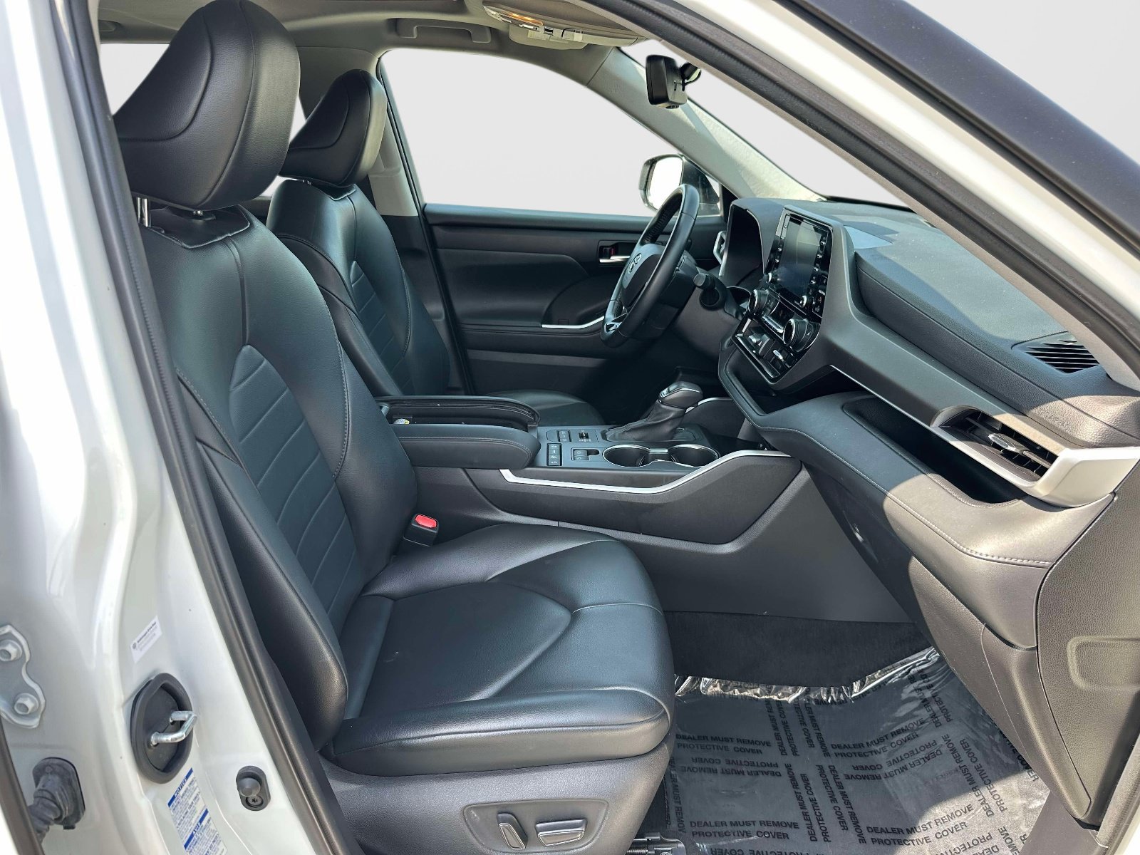 Used 2021 Toyota Highlander XLE AWD/4WD image 9