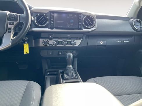 Used 2020 Toyota Tacoma SR5 AWD/4WD image 11