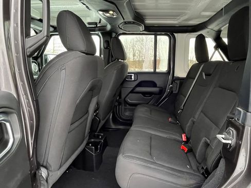 Used 2021 Jeep Wrangler Unlimited Sahara w/ Cold Weather Group image 17