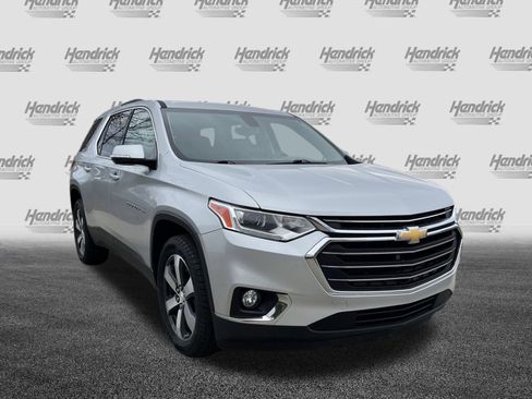 Used 2018 Chevrolet Traverse LT image 2