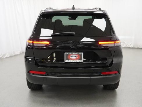 Used 2024 Jeep Grand Cherokee Limited w/ Black Appearance Package AWD/4WD image 11