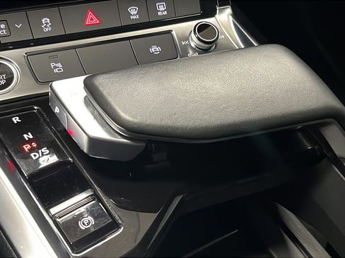Used 2022 Audi e-tron Premium w/ Towing Package image 19