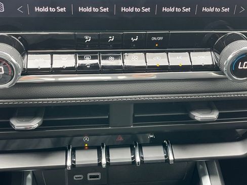 Used 2024 Chevrolet Colorado LT w/ LT Convenience Package image 4