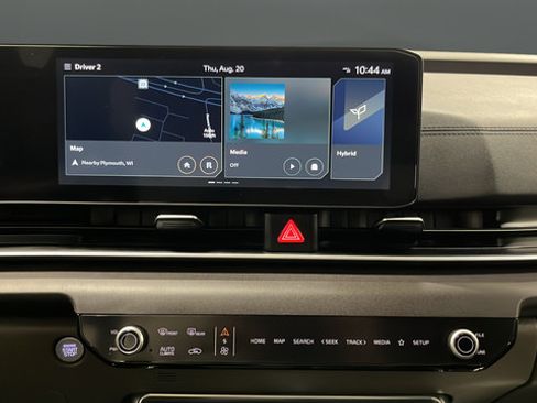 Used 2025 Kia Carnival EX FWD image 12