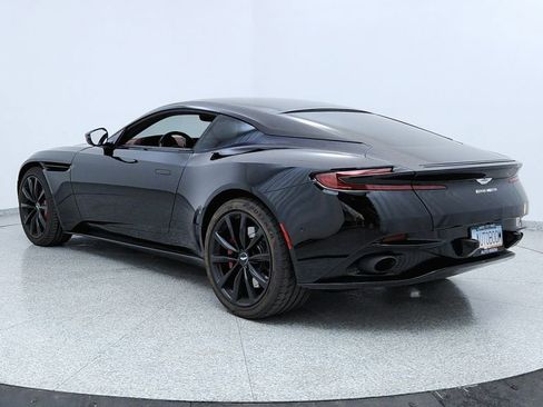 Used 2018 Aston Martin DB11 Coupe image 3