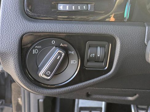 Used 2020 Volkswagen GTI SE image 17