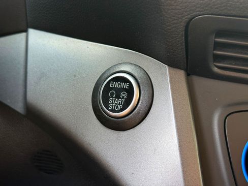 Used 2019 Ford Escape SE FWD image 21