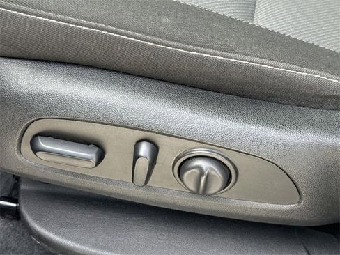 Used 2023 Chevrolet Blazer LT image 32