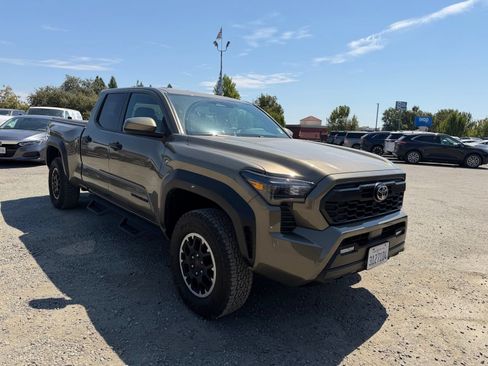 Used 2025 Toyota Tacoma TRD Off-Road AWD/4WD image 7