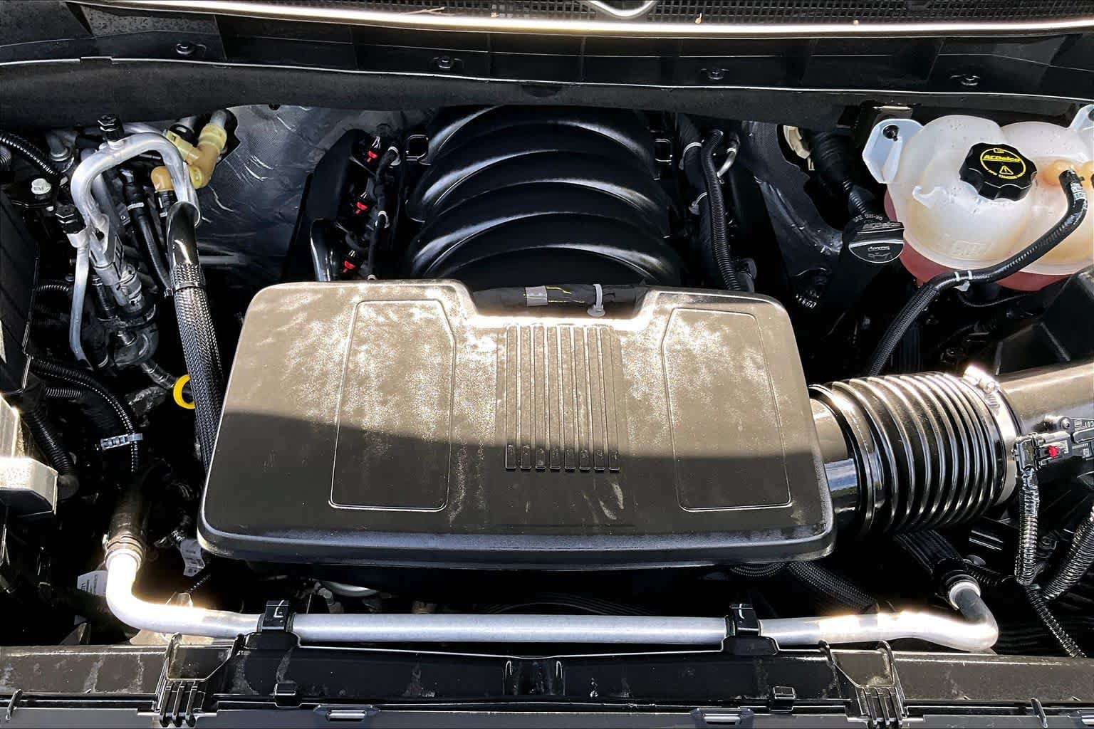 Used 2025 GMC Yukon Denali Ultimate AWD/4WD image 32
