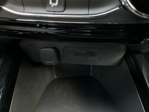 Used 2025 Chevrolet Trax LT image 23