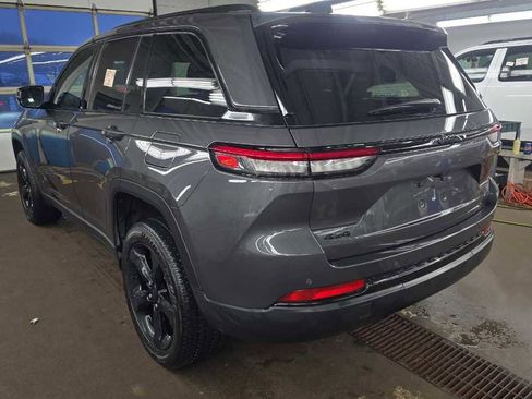 Used 2024 Jeep Grand Cherokee Altitude image 7