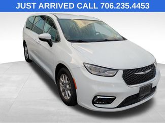 Used 2023 Chrysler Pacifica Touring-L FWD video 1