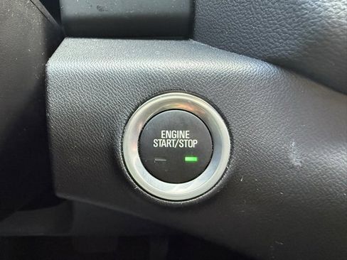 Used 2024 GMC Terrain SLT image 22