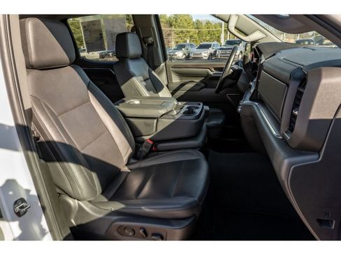 Used 2024 GMC Sierra 1500 SLT image 16