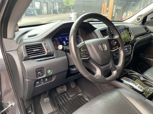Used 2019 Honda Pilot Touring image 2