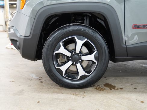Used 2022 Jeep Renegade Trailhawk image 15