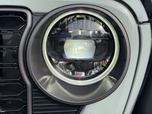 Used 2024 Jeep Wrangler Sport S image 12