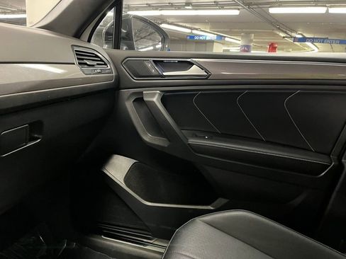 Used 2023 Volkswagen Tiguan SE R-Line image 31