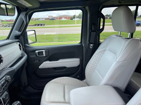 Used 2023 Jeep Gladiator Overland AWD/4WD image 20