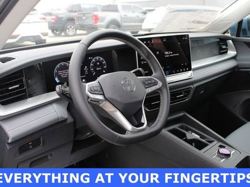 New 2026 Volkswagen Tiguan SE image 2