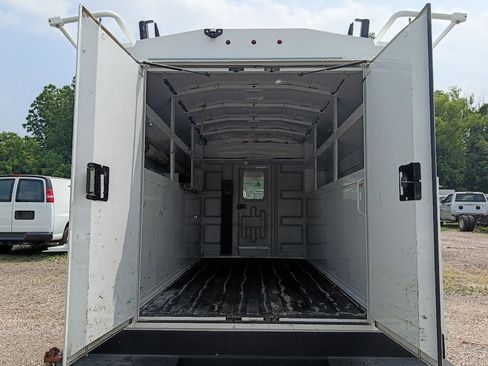 Used 2022 GMC Savana 3500 w/ Power Convenience Package RWD image 21