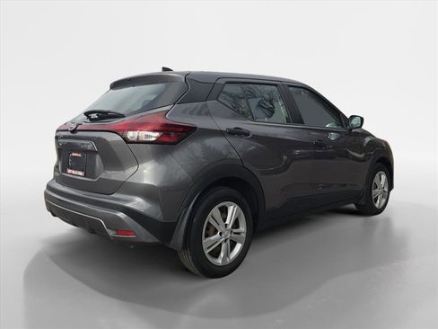 Used 2022 Nissan Kicks S image 5