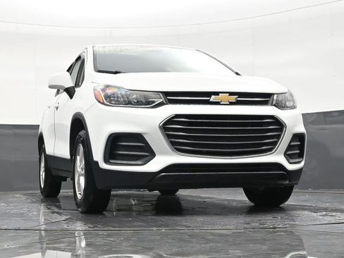 Used 2021 Chevrolet Trax LS AWD/4WD image 27