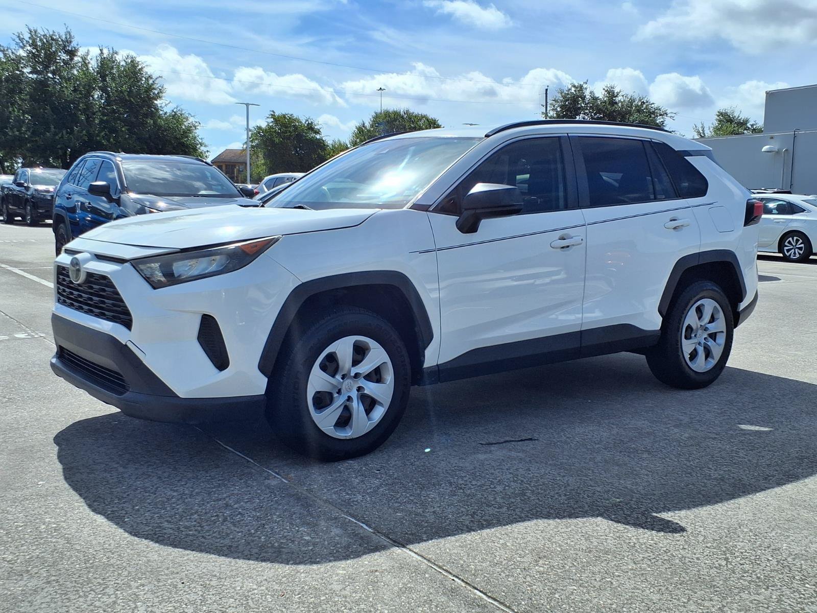 Used 2019 Toyota RAV4 LE FWD image 21