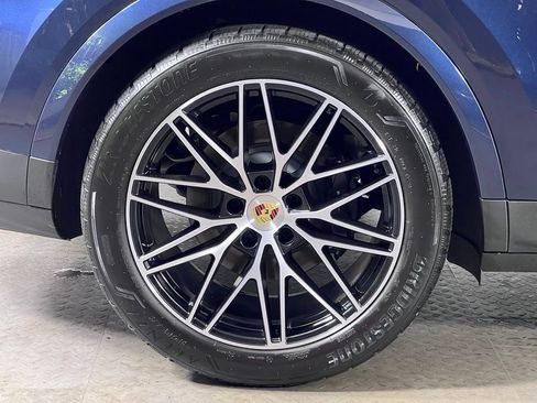 Certified 2024 Porsche Cayenne Coupe AWD/4WD image 14