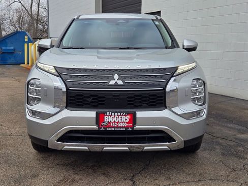 New 2025 Mitsubishi Outlander SE image 2