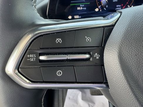 Used 2025 Chevrolet Traverse LT image 14