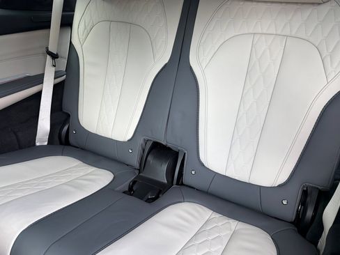 Used 2025 BMW X7 M60i image 19