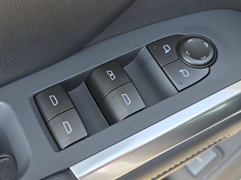 New 2027 Chevrolet Traverse LT w/ Driver Confidence Package FWD image 24