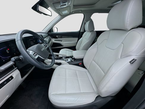 Used 2025 Kia Telluride EX w/ EX Captain's Chair Package FWD image 13