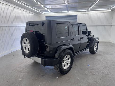 Used 2015 Jeep Wrangler Unlimited Sahara w/ Connectivity Group image 5